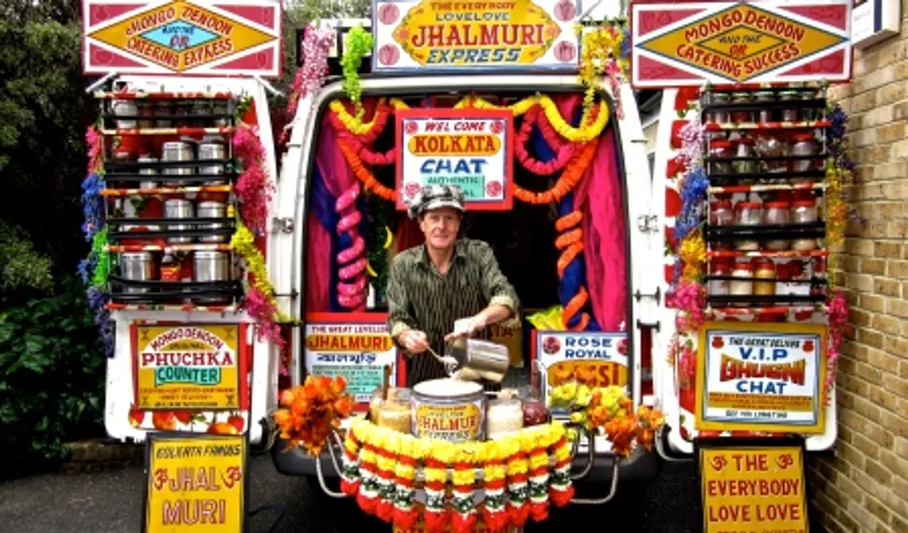This British Guy Is Selling Jhalmuri on the Streets of London and Everyone's Loving It