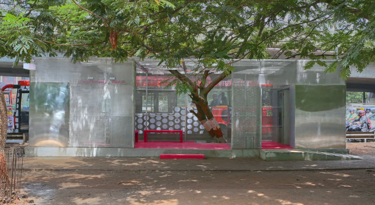 Mumbai's Eastern Express Highway Gets Self Sustaining Solar Bio-Toilets Created from Containers!