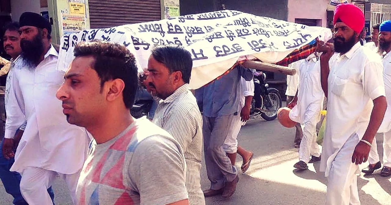 Draped in a Shroud That Covered His Son's Body, a Father Is Protesting against Drugs in Punjab