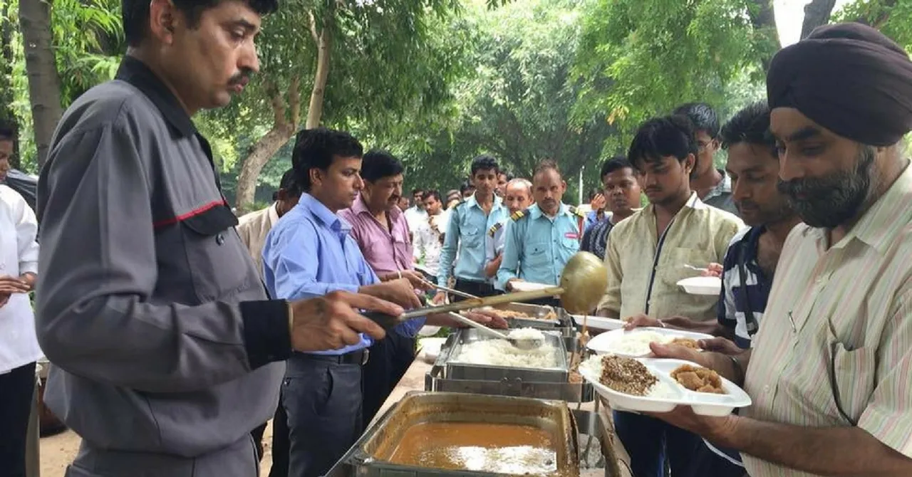 From Ragpickers to Office Goers - Everyone Eats for Free at This Weekly Buffet by a Delhi Hotel