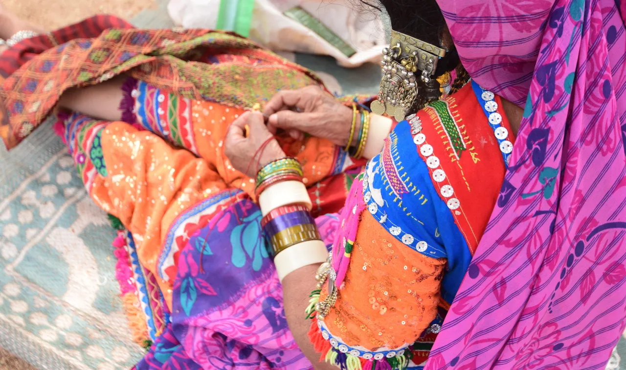 TBI Blogs: An Art Centre in Karnataka’s Sandur Is Providing Livelihoods While Fostering the Dying Lambani Art