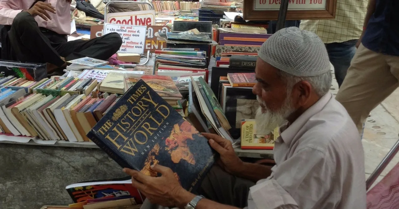 TBI Blogs: This Bibliophile-Turned-Bookseller in Ahmedabad’s Sunday Market Has a Unique Tale to Tell