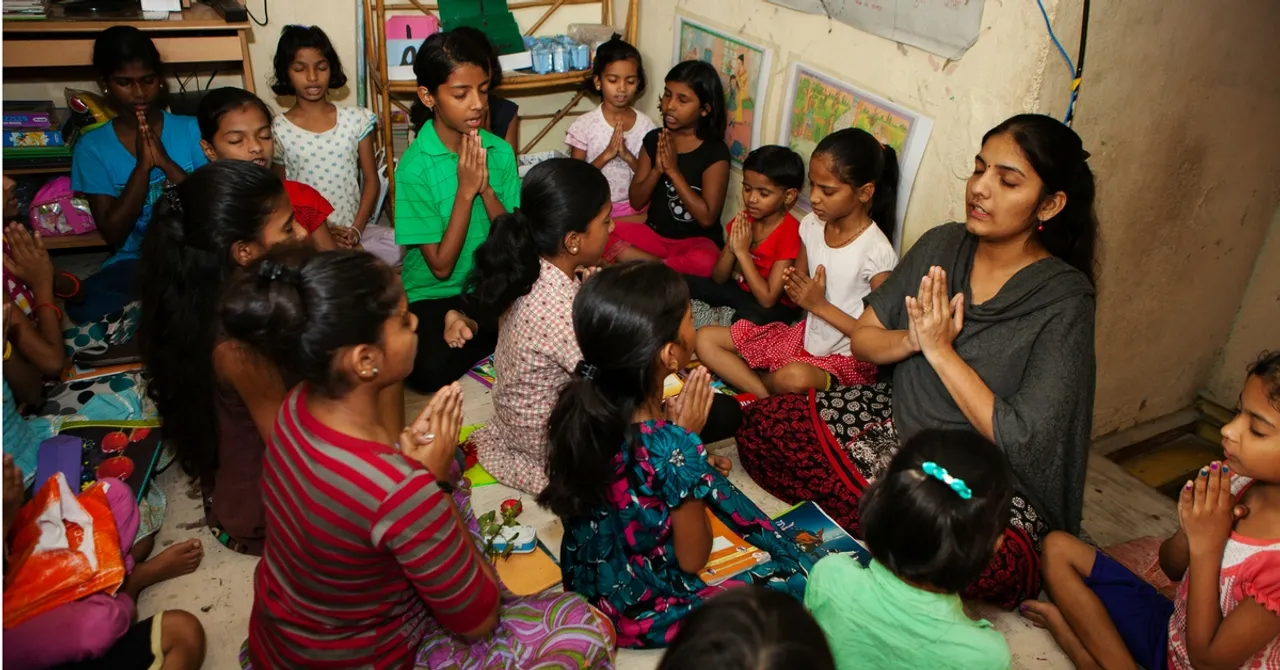 She Grew up in Mumbai's Slums. Today, Aarti Has Educated & Empowered Hundreds of Girls Like Her