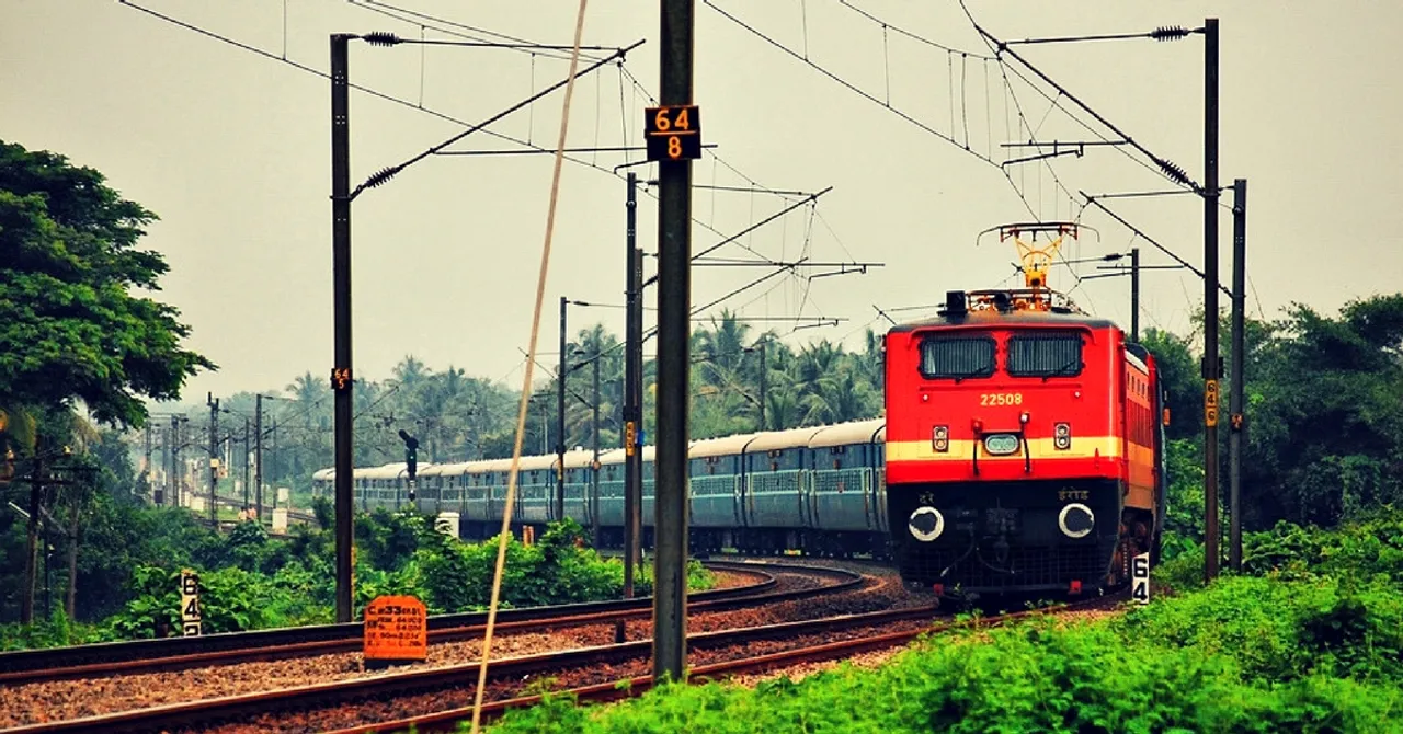 When They Couldn’t Use the Train Loo for 90 Minutes, the Railways Compensated This Family ₹30,000