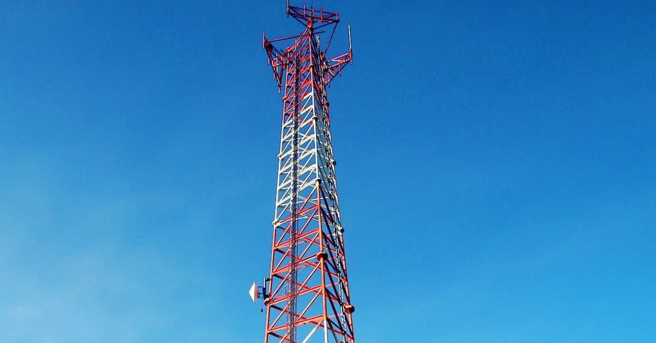 Worried About Radiation From Mobile Towers? Track It Using This Portal!