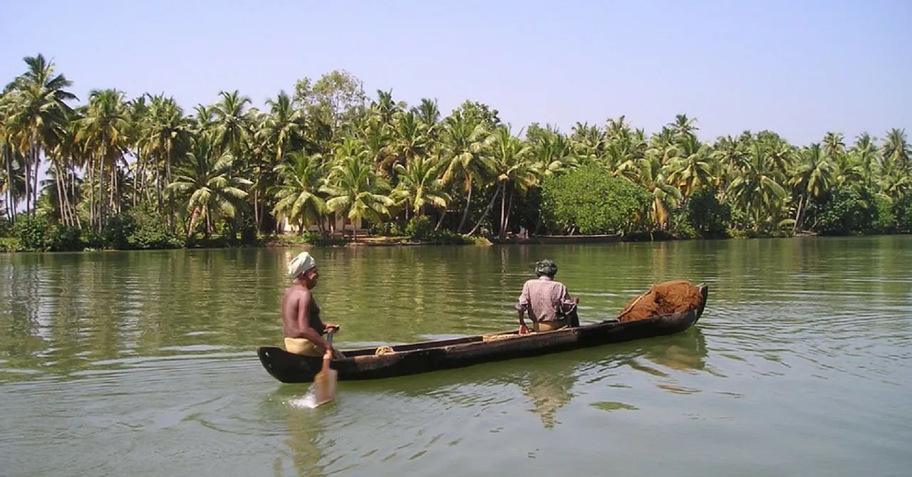 5000 Conscious Citizens Joined Hands to Make a River in Kerala Clean & Trash Free