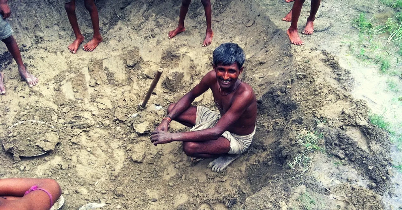 10,000 Toilet Pits in 1 Day: Maharashtra Villages Are Racing to Become Open Defecation Free!