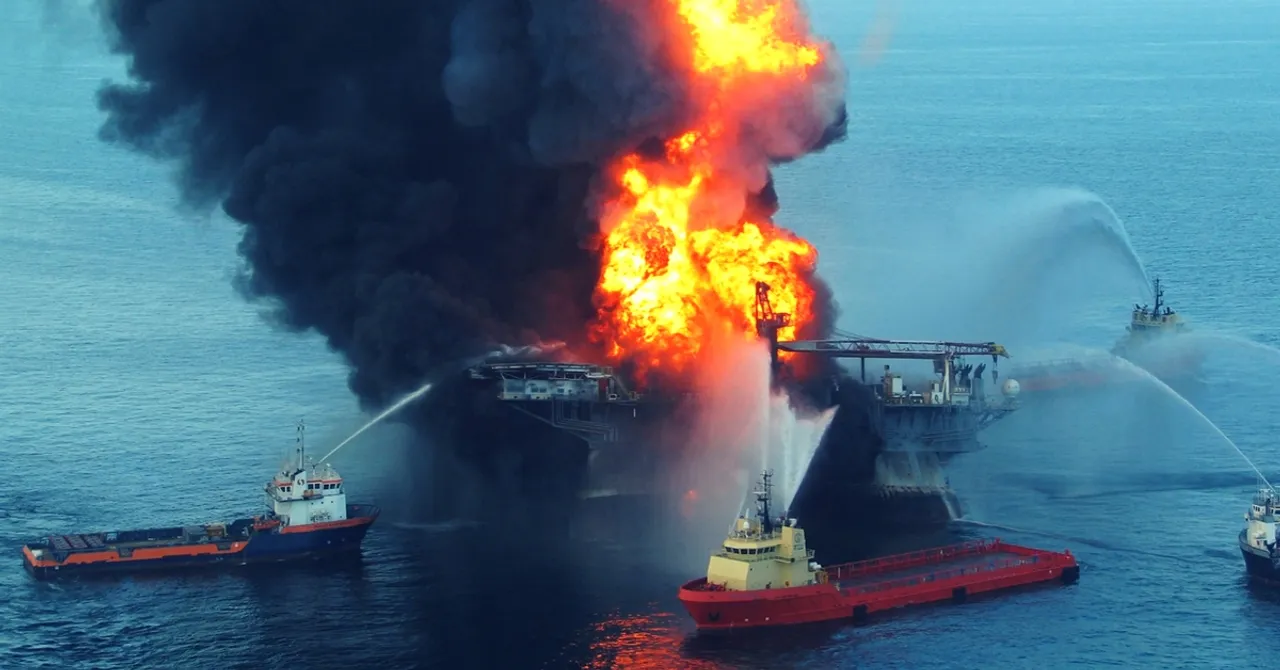 Indian Scientists Develop Low-Cost, Eco-Friendly Hack to Remove Oil Spills From Sea!