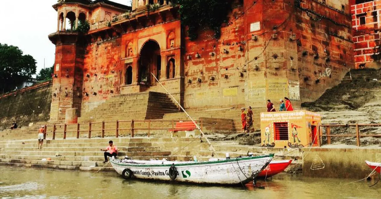 Cow Dung Cakes to Replace Wood in Varanasi's Cremation Ghats