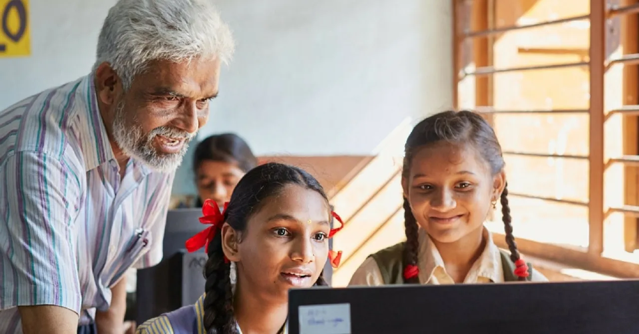 Here's How a Mumbai Engineer Is Transforming Underprivileged Lives Free of Cost!