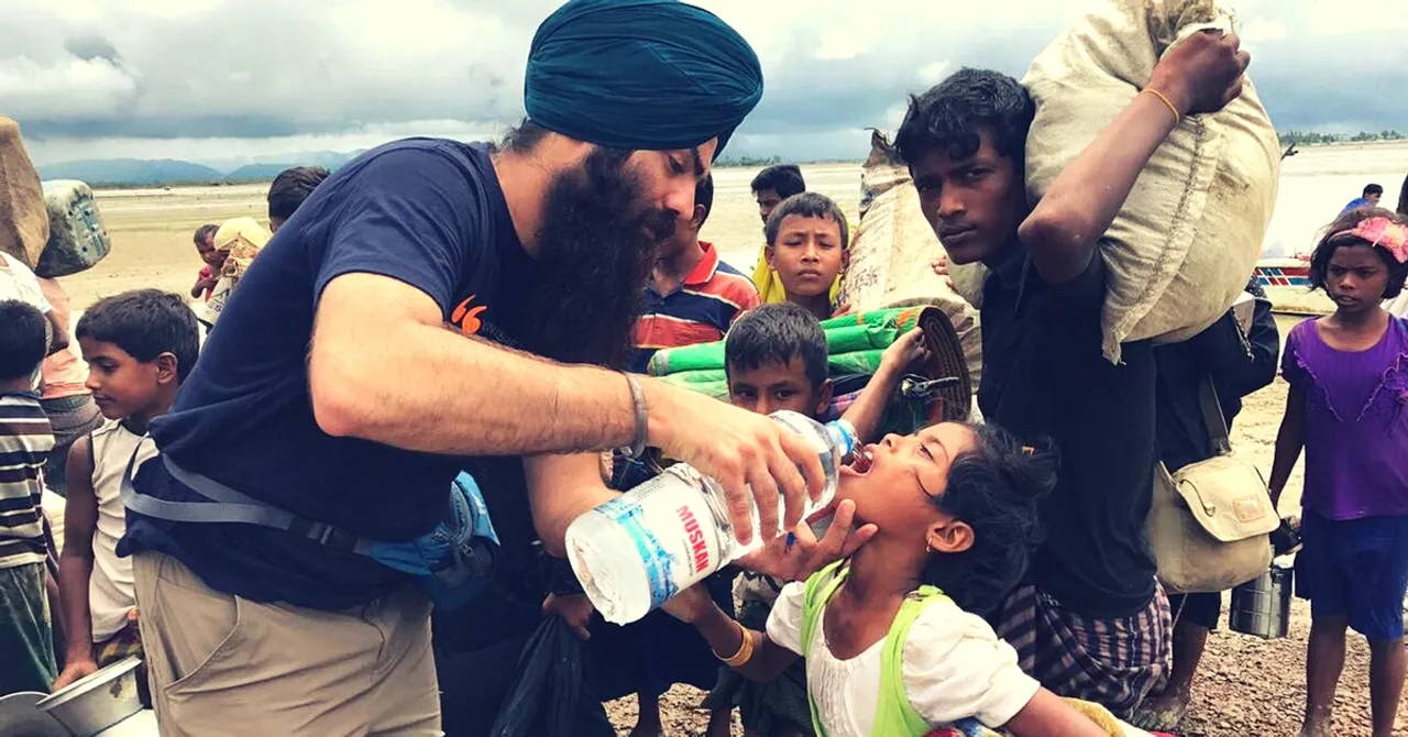 Sikh Volunteers Feed Thousands of Rohingya Refugees Langar in Bangladesh!
