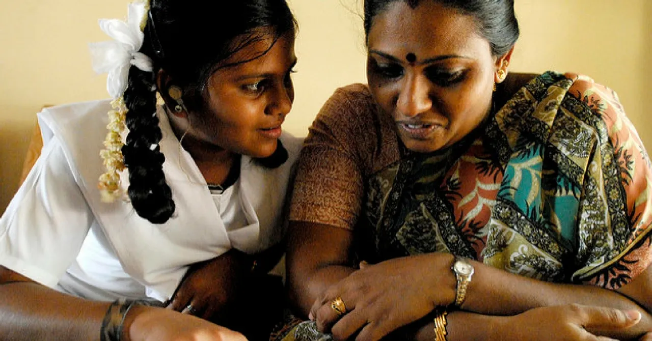 Women Helpers in This Bengaluru School Are Learning English From the Students Themselves!