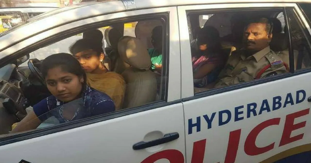 After Bus Breakdown, Hyderabad Cop Becomes Real Life Hero for 8 School Girls