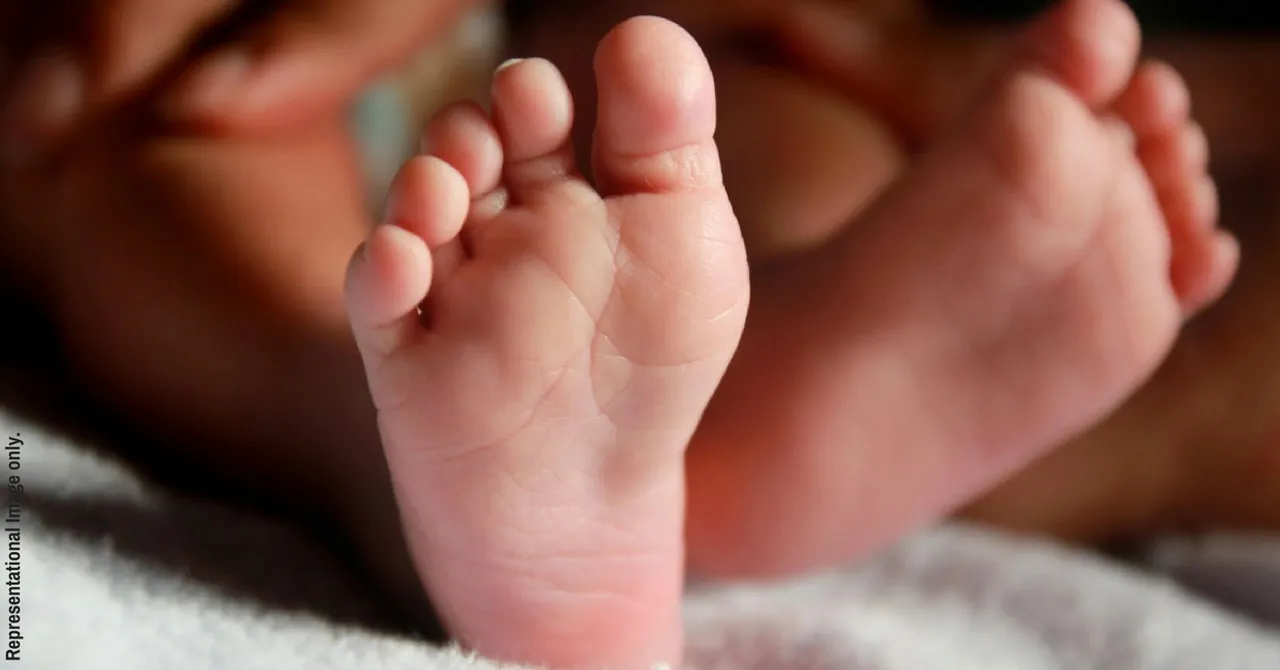 Quick-Thinking Group of Friends Save Newborn Baby Abandoned in a Plastic Bag