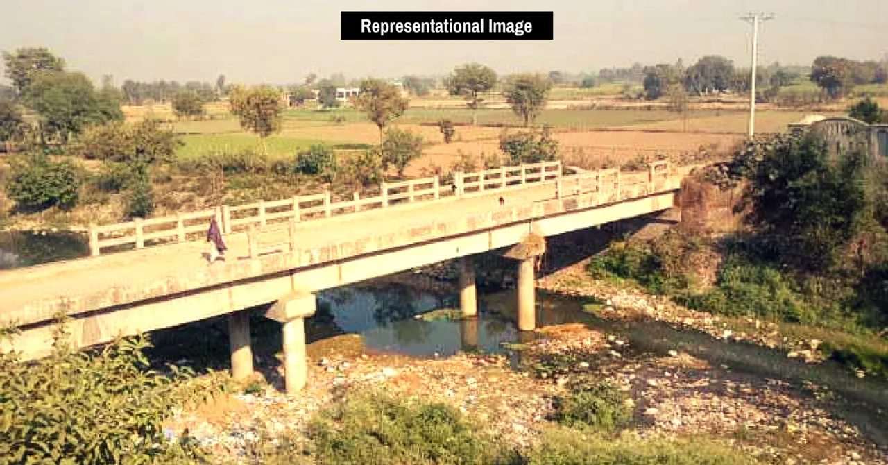 Disturbed by Kid's Death, Retired UP Man Uses Rs 3 Lakh From PF to Build 70ft Bridge!