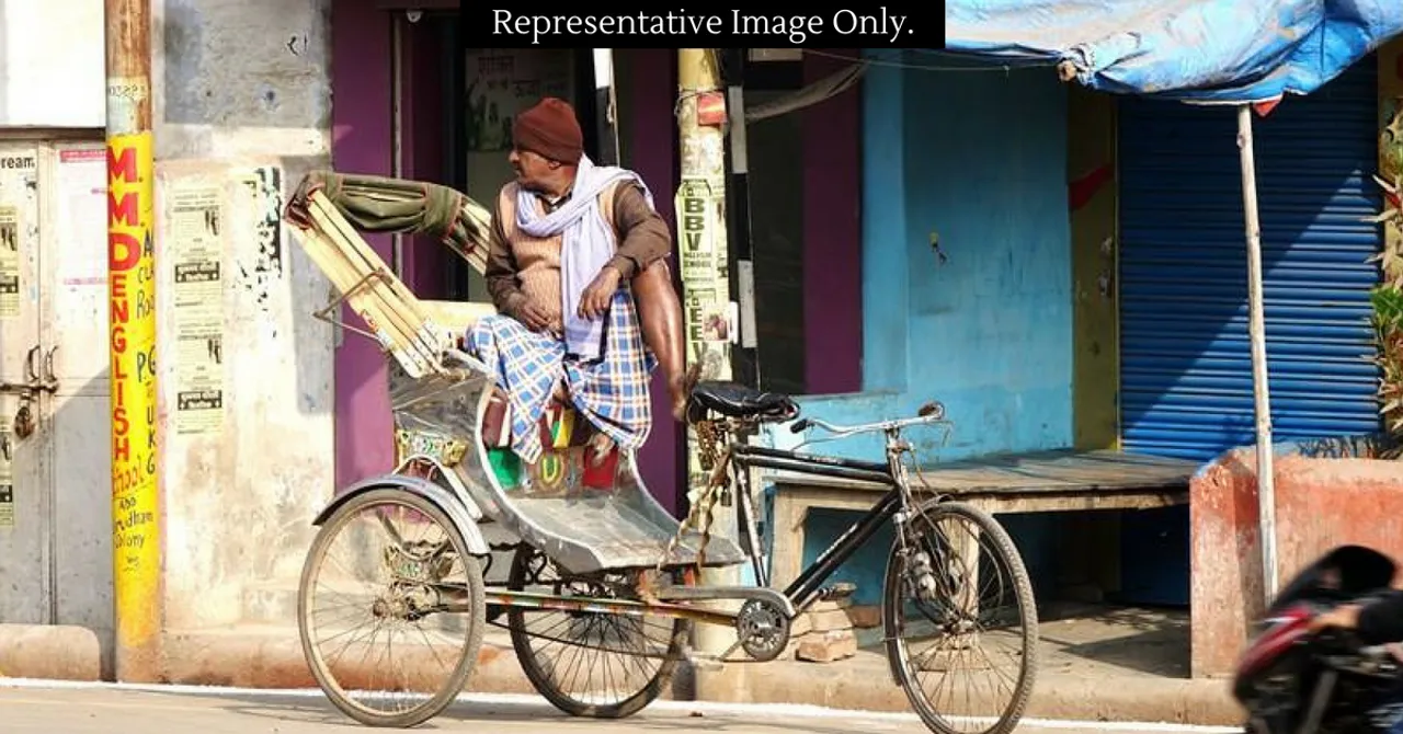 Kolkata Rickshaw Puller Smashes Narrow-Minded Norms to Donate Mother's Eyes!