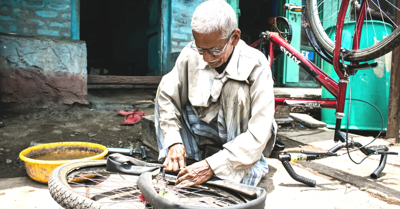 Run By 84-YO, Humble Village Shop in Karnataka is a Heartwarming Symbol of Humanity!