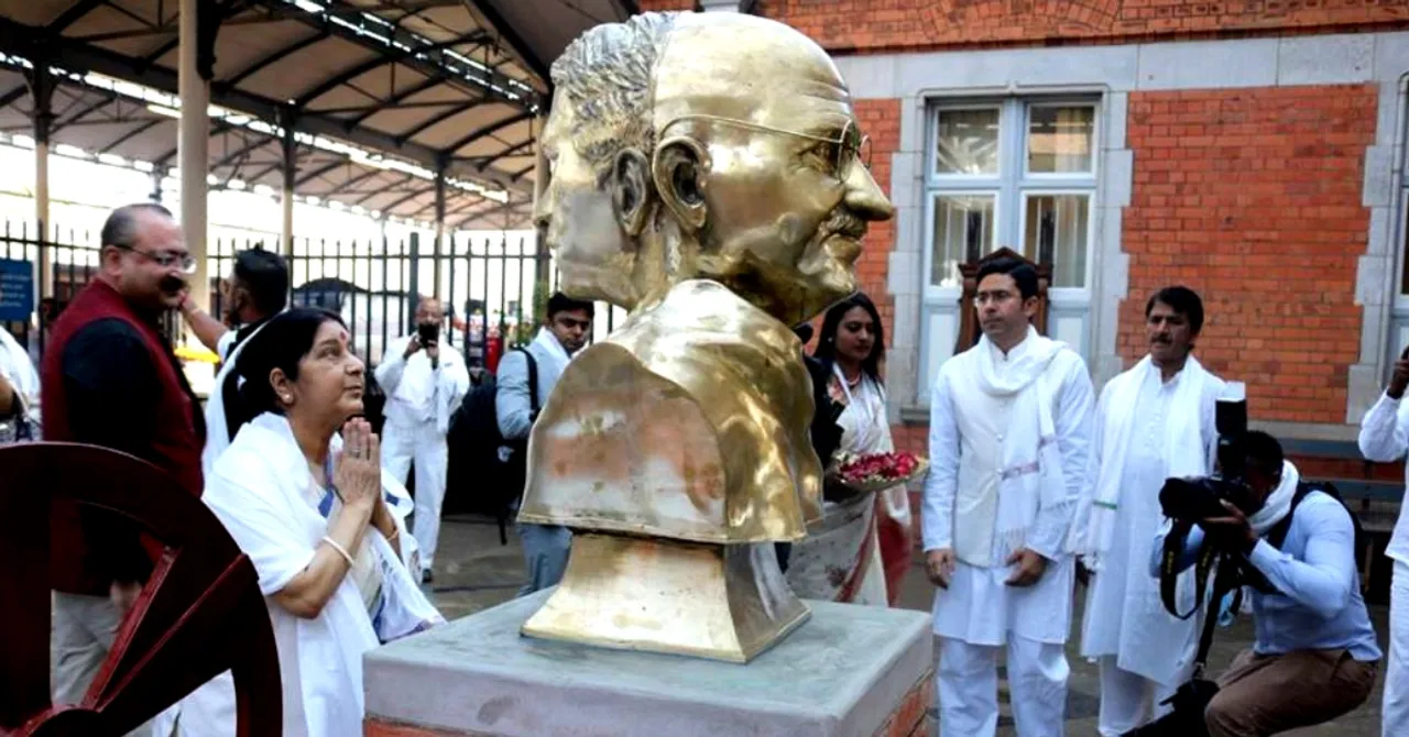 3D Printing & Ancient Moulding: Gandhi's 2-Sided Bust Unveiled in South Africa!