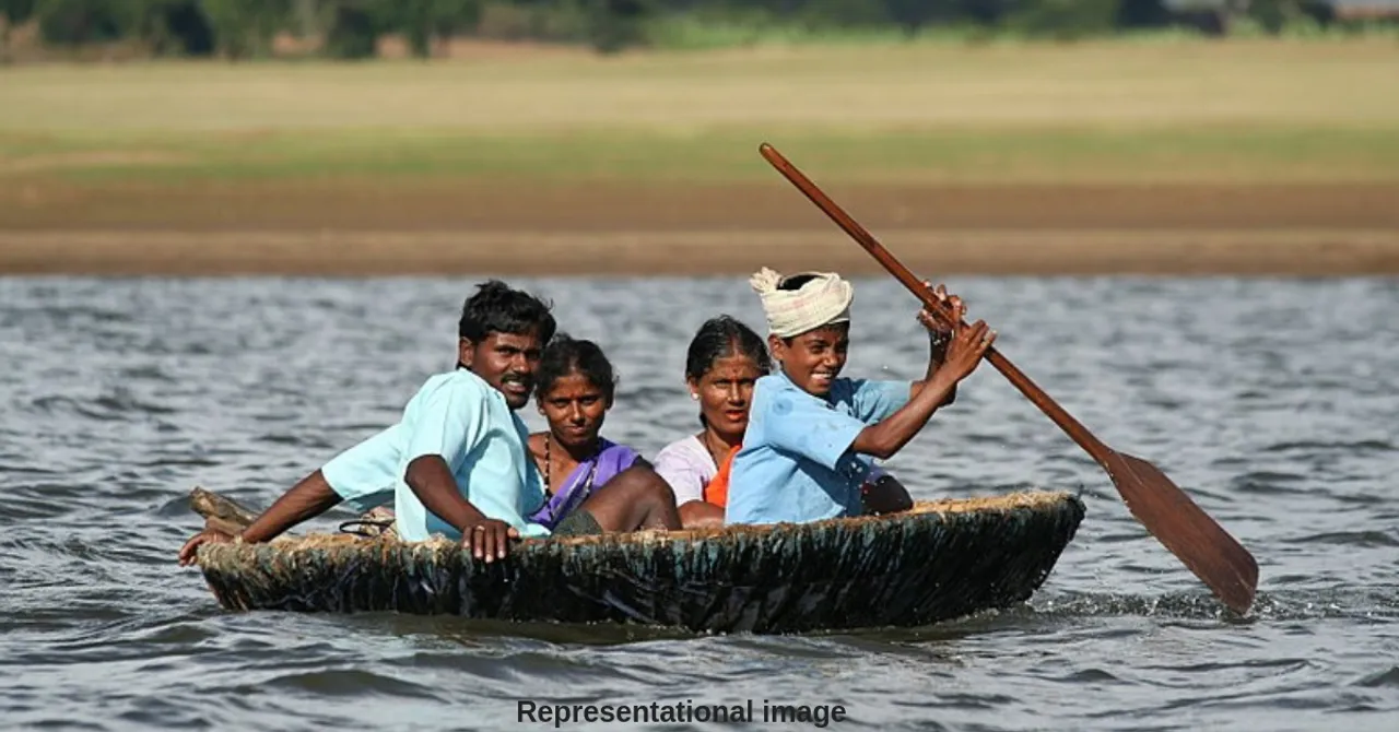 TN Ambulance Staff Row Across Flooded River, Borrow Bike to Save Pregnant Lady!