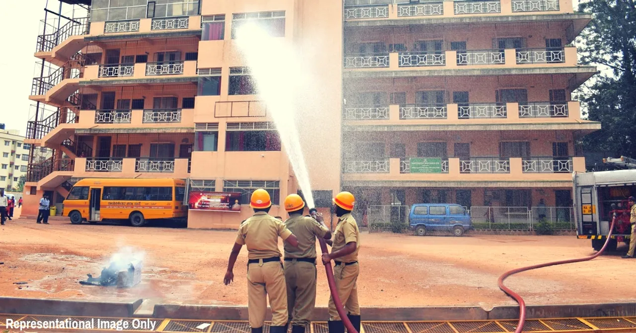 Hero Cop, 2 Teachers Avert Major Tragedy; Save 25 Kids From Raging Fire in Telangana!