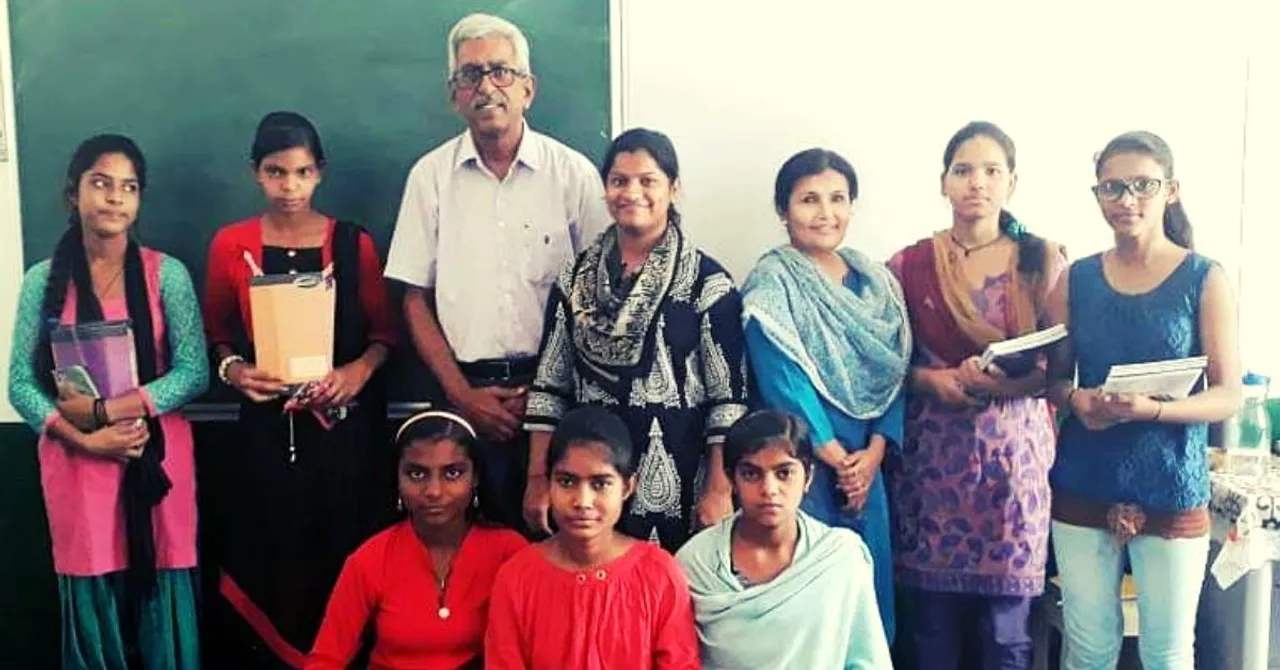 Retd 73-YO Opens 7 Library-Cum-Classrooms For Noida's Underprivileged Kids!