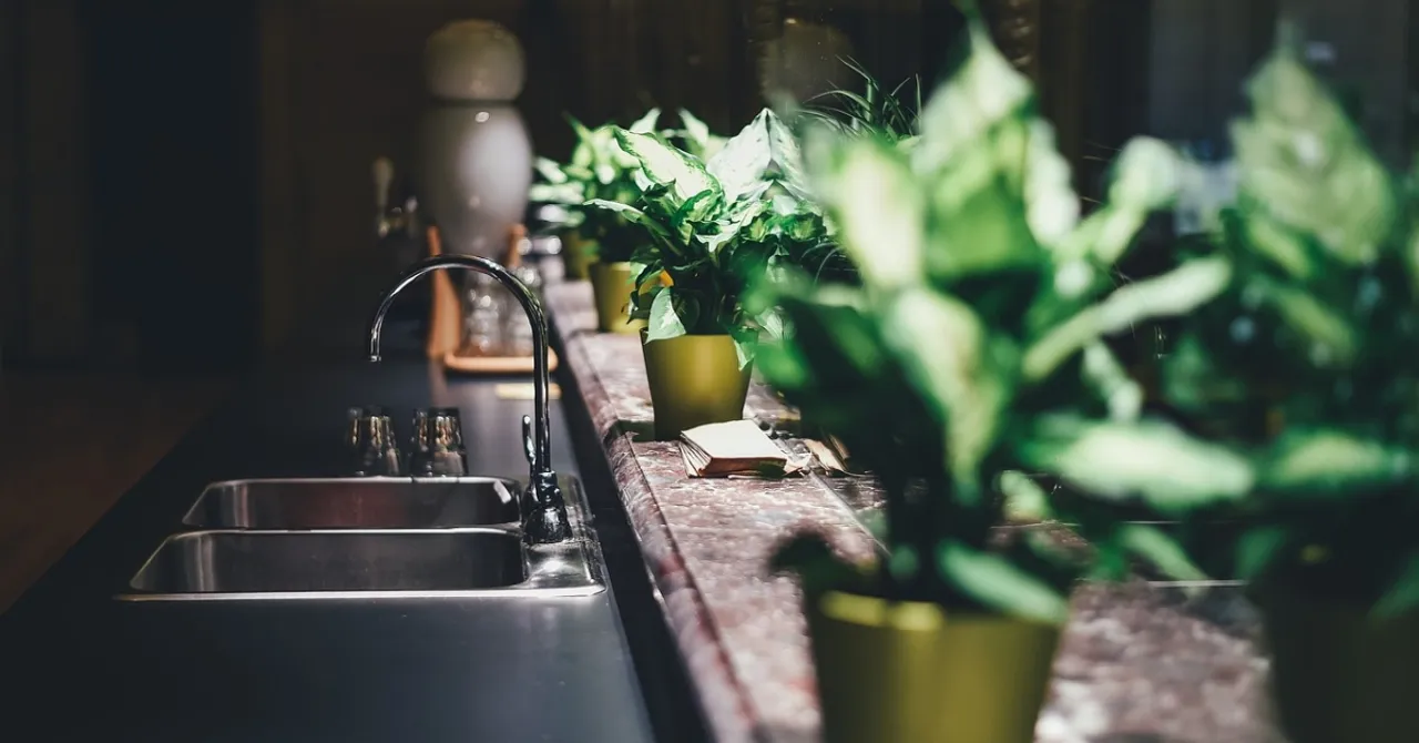 Mumbai Homemaker’s Cost-Effective Solution Helps 7,000 Families Cut Water Waste By 60%