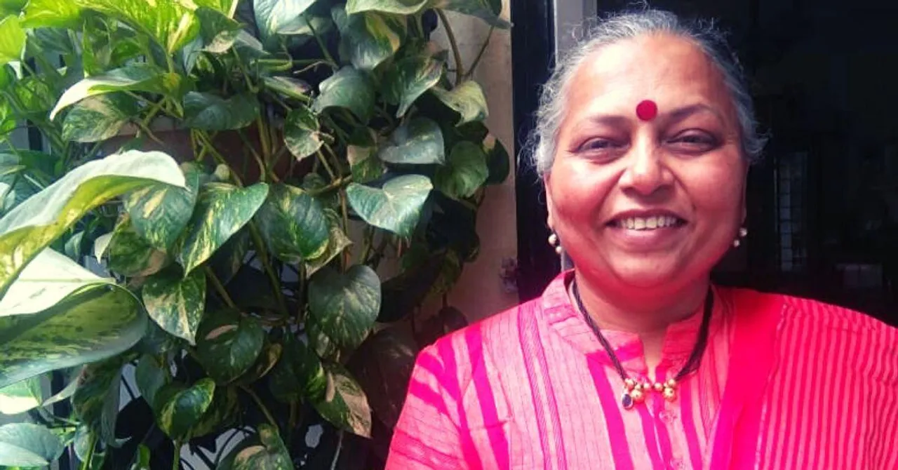 Give This Pune Woman Old Clothes & She'll Give Upcycled Bags, Blankets in Return!