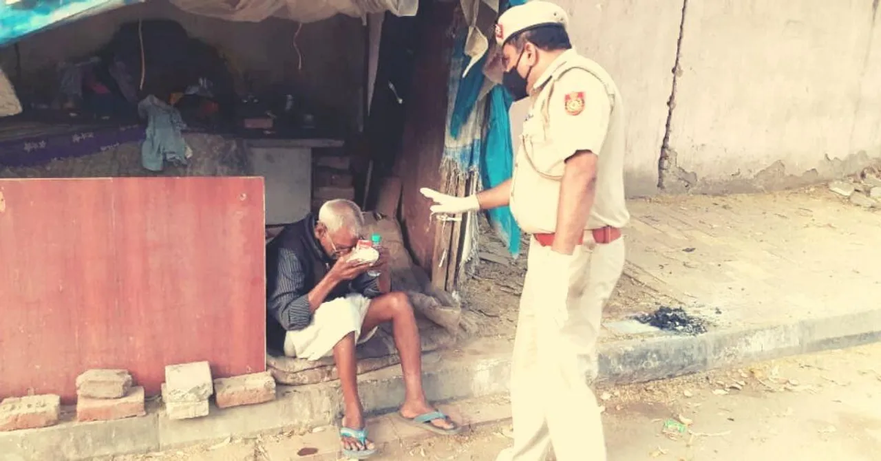 #CoronaWarrior: Meet the Delhi Cop Ensuring 350 Slum Families Don't Go Hungry
