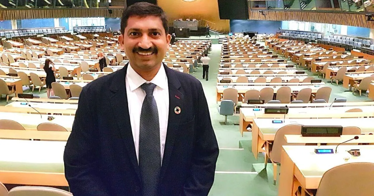 Tailor’s Son Juggles Full-Time Job to Clear UPSC, Helps 400 Others Do the Same
