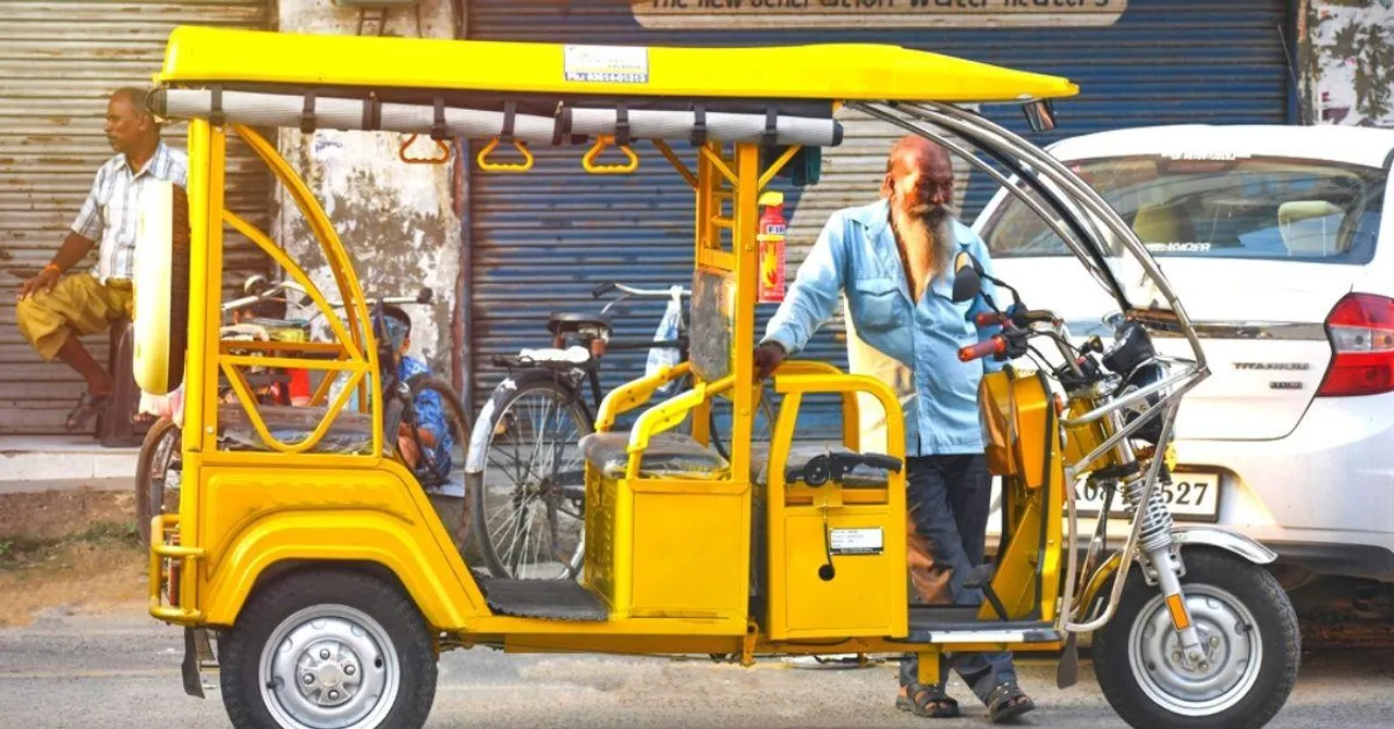 Delhi Startup's '2 Minute' Solution Helps 300+ E-rickshaw Drivers Earn 2x Daily
