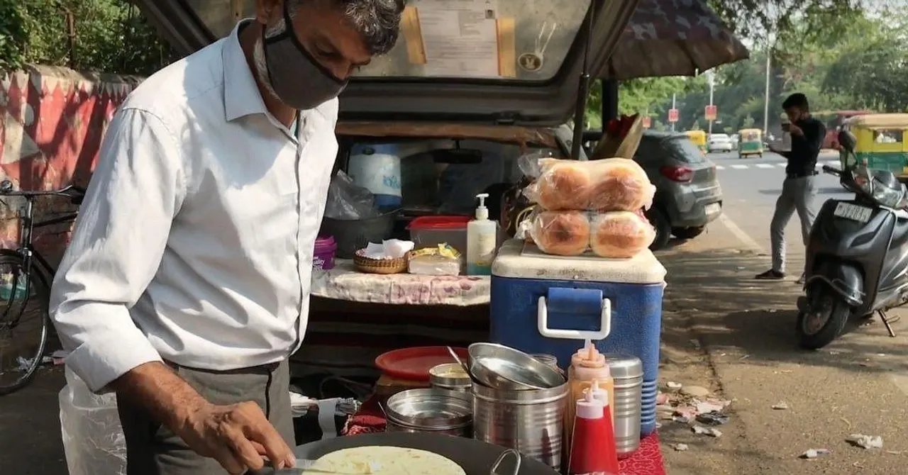 US Returnee Becomes IIM-A’s Favourite 'Burger Waala' From His 30-YO Maruti 800