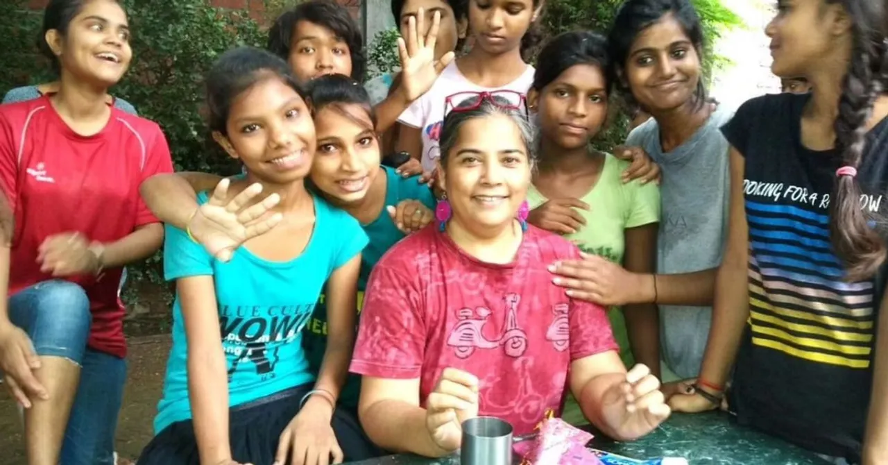 One Women is Using Discarded Bottles & Scrap to Help Shelter 1500 Kids; Here’s How