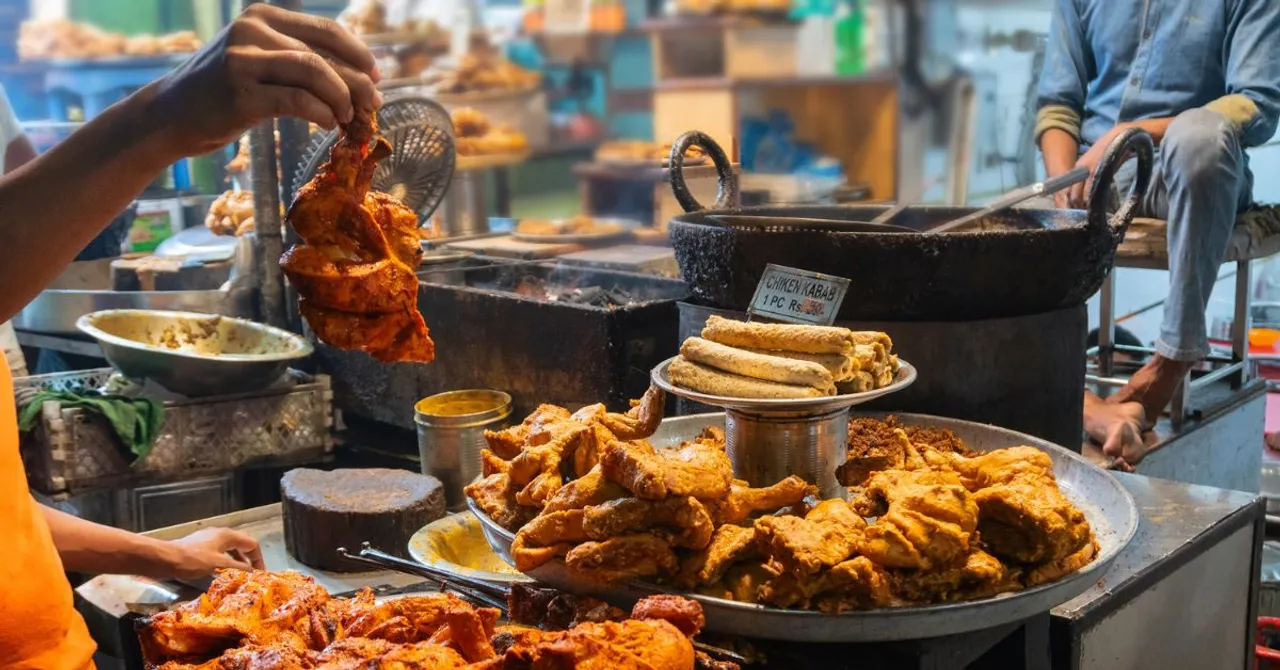 Love Street Food? 10 Best Khau Gallis in India For a Foodies' Day Out