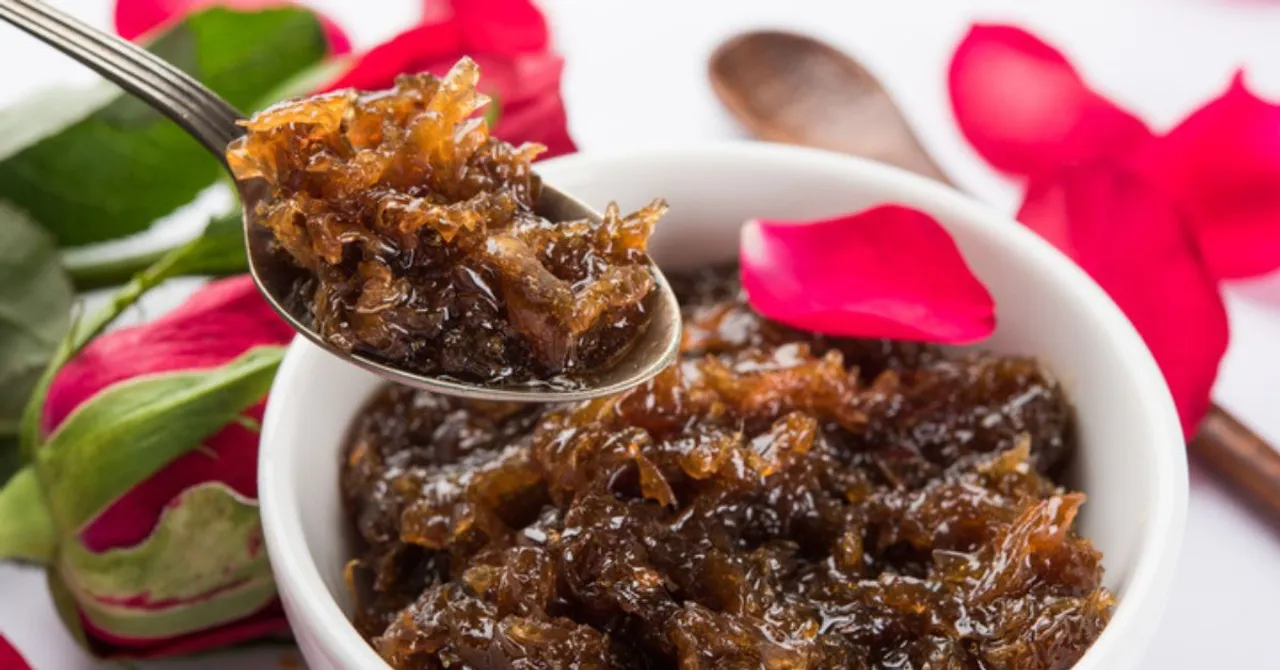 8 Natural Mouth Fresheners In Your Kitchen That Are Packed With Health Benefits