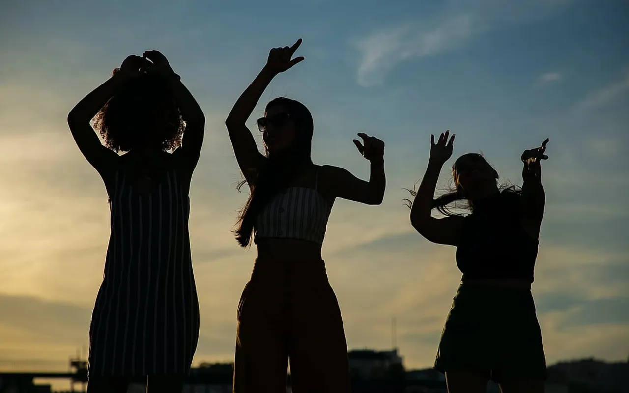 What do healthy female friendships really look like? 