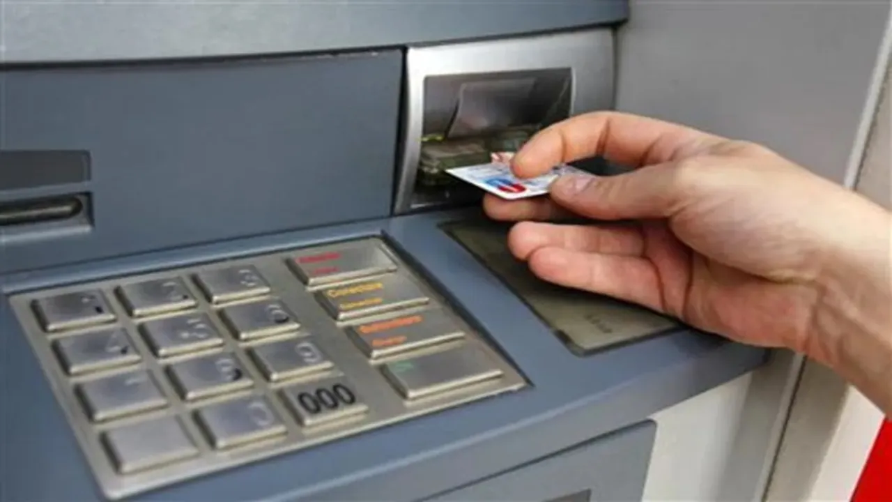 Rs 500 note news, Rs 500 ATM ban, ATM cash changes 2025, RBI new ATM rule, Rs 100 Rs 200 notes ATM, Indian currency update, Rs 500 not banned, Finance Ministry clarification, 500 रुपये के नोट पर रोक, क्या बंद होंगे 500 के नोट, एटीएम से 500 के नोट हटेंगे