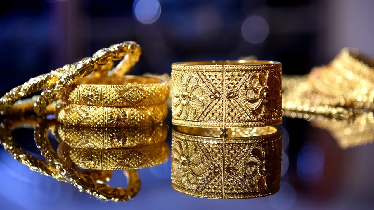 Muthoot Finance, Muthoot Finance Stock Price, Buy or Sell Muthoot Finance, gold finance stock