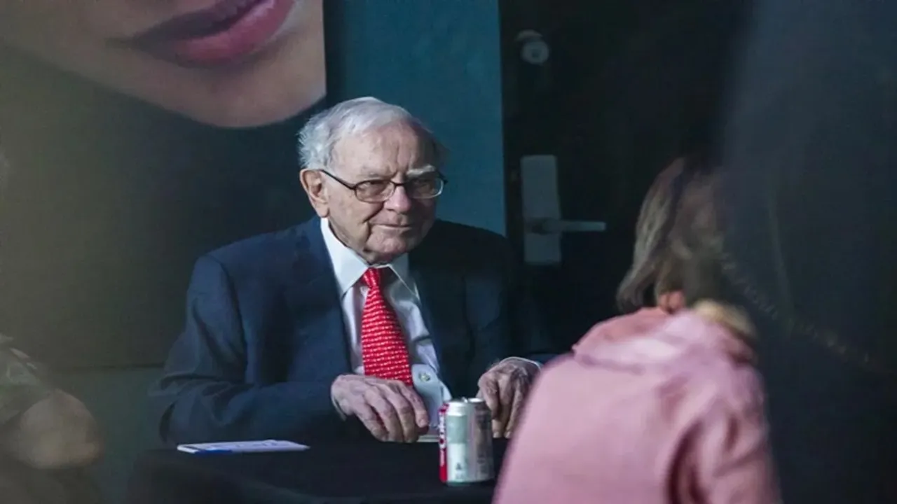 Warren Buffett, Warren Buffett will lessons, How to pass legacy to next generation, Buffett’s top 5 inheritance rules, Raising grounded and responsible kids, Warren Buffett family values, Wealth with wisdom from Buffett, Teach kids values, not just money, Buffett’s estate planning insights, Secrets from Warren Buffett’s will, Building legacy beyond money, Buffett's parenting and legacy tips, Smart inheritance planning guide, Family unity through open planning, Generational wealth the Buffett way, What Warren Buffett wants his kids to know, वॉरेन बफेट वसीयत से सीख, अगली पीढ़ी के लिए विरासत कैसे छोड़ें, बच्चों को पैसा और मूल्य दोनों दें, बफेट की 5 जीवन सीखें, संपत्ति के साथ संस्कार कैसे दें, वॉरेन बफेट परिवार की विरासत, समझदारी से वसीयत कैसे बनाएं, बच्चों को मेहनती कैसे बनाएं, बफेट की सोच से प्रेरित जीवन, अमीरों की विरासत में छुपी सीख, बफेट के विचारों से जीवन की दिशा, धन से ज़्यादा मूल्य कैसे छोड़ें, बफेट की वसीयत के 5 राज