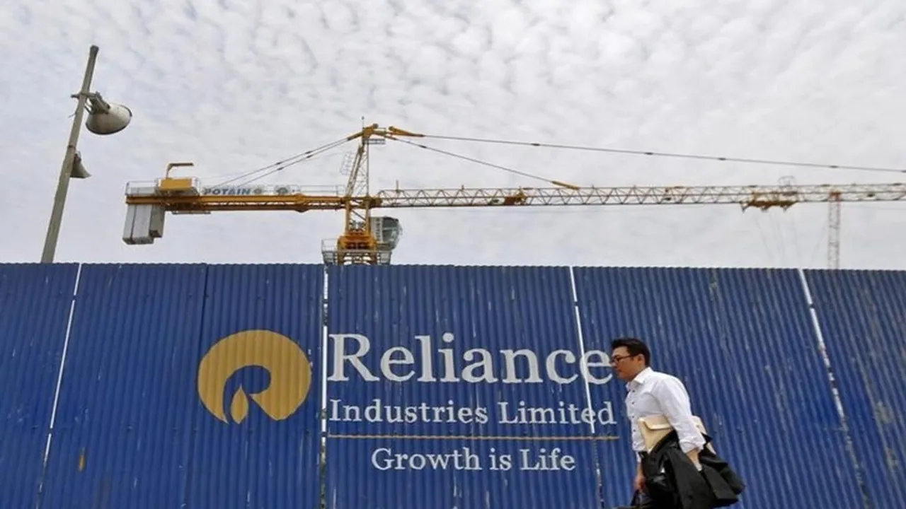 RIL Russian oil imports, Reliance Industries Russian crude, Trump sanctions on Rosneft and Lukoil, Reliance oil trade impact, Russia India oil trade, रिलायंस इंडस्ट्रीज रूसी तेल, ट्रंप पाबंदी रूस तेल कंपनियां, रोसनेफ्ट, लूकोइल, अमेरिकी प्रतिबंध रिलायंस
