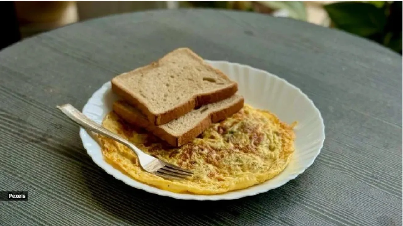 bread-omelette combo