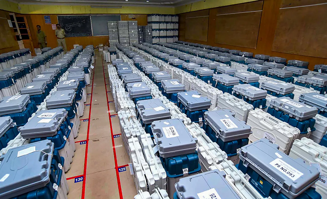 Supreme Court, cross-verification of votes, Electronic Voting Machines, EVM, Voter Verifiable Paper Audit Trail, VVPAT, Justices Sanjiv Khanna, Justice Dipankar Datta, election by ballot papers, ballot papers, सुप्रीम कोर्ट, वोटों का क्रॉस-वेरिफिकेशन, इलेक्ट्रॉनिक वोटिंग मशीन, ईवीएम, वोटर वेरिफिएबल पेपर ऑडिट ट्रेल, वीवीपीएटी, जस्टिस संजीव खन्ना, जस्टिस दीपांकर दत्ता, बैलेट पेपर द्वारा चुनाव, बैलेट पेपर