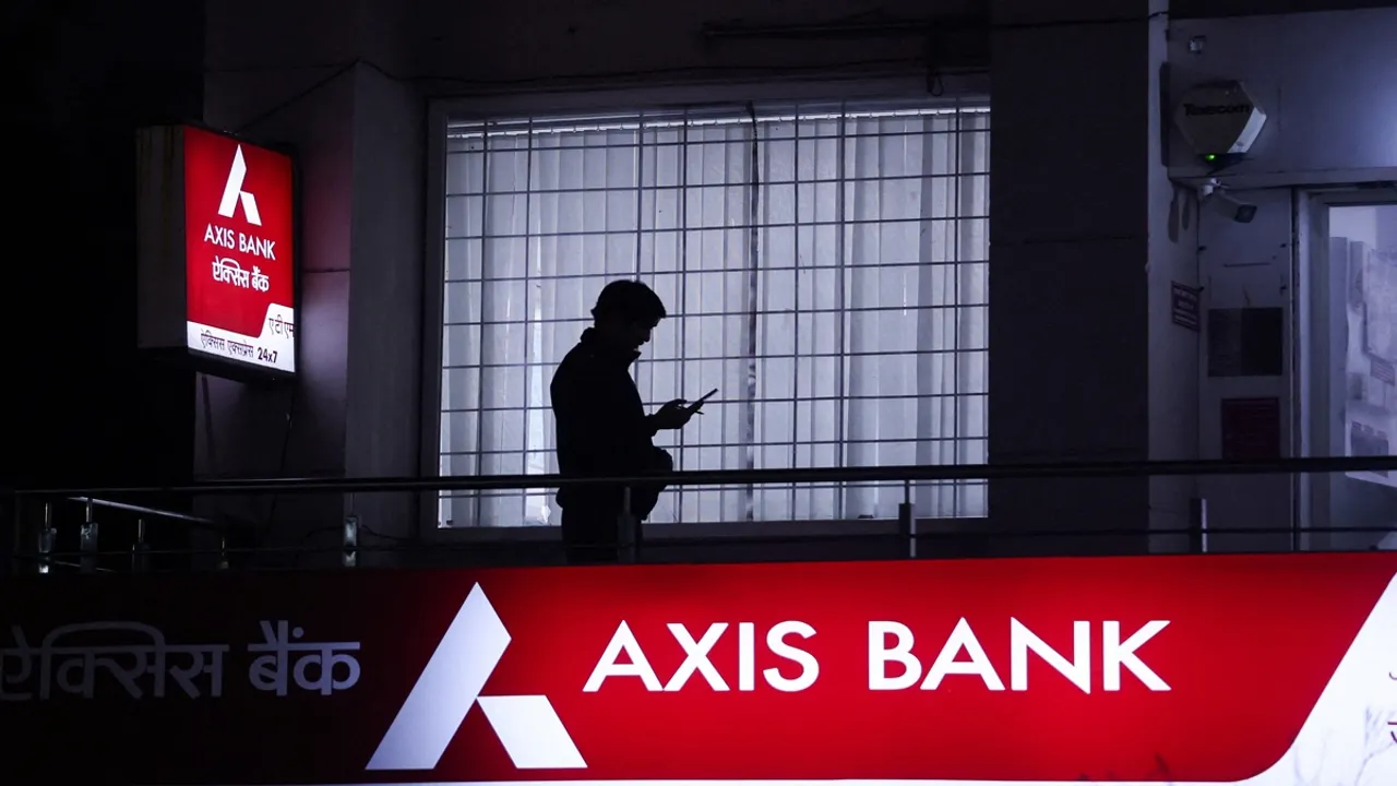 Axis Bank Stock Price, Axis Bank, Buy or Sell Axis Bank, Brokerage on Axis Bank, Latest Stock Price of Axis Bank