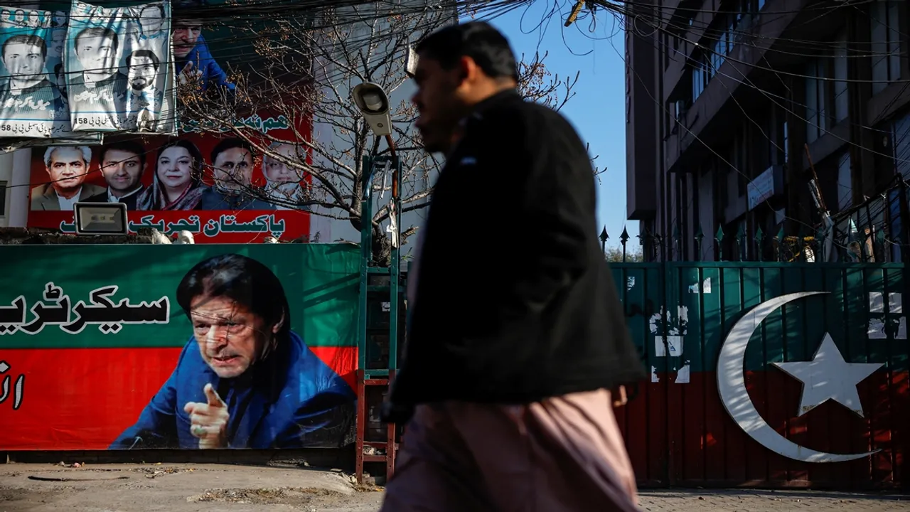 Imran Khan, Pakistan election results, independents backed by Imran Khan, PTI, Tehreek e Insaf, Nawaz Sharif, Bilawal Bhutto Zardari, पाकिस्तान चुनाव, इमरान खान, इमरान खान के निर्दलीय, नवाज़ शरीफ, बिलावल भुट्टो ज़रदारी