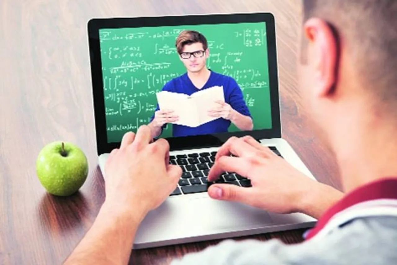 लॉकडाउन में घर बैठे ऑनलाइन सीखें नए स्किल, बढ़ेंगे जॉब के मौके