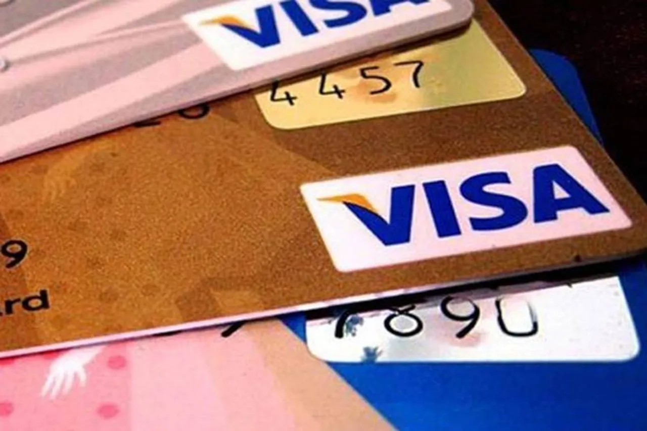 How not to pay any interest, late payment charge while using credit cards this festive season
