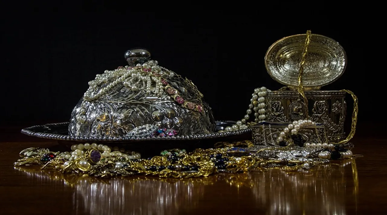 Gold and Silver Price Today gold prices fall silver declines check 10 gram gold price today in delhi