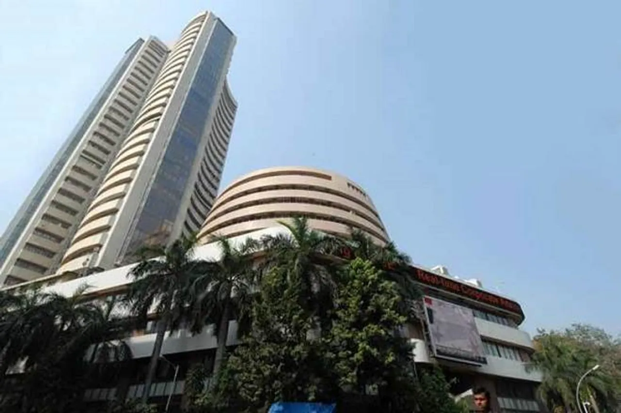 सेंसेक्स 414 अंक गिरकर बंद, निफ्टी 10050 के नीचे; बैंक शेयरों में गिरावट, ICICI बैंक टॉप लूजर