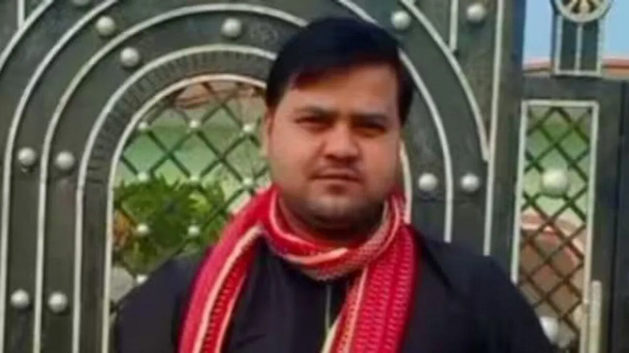 UP bus conductor, Mohit Yadav, UP bus conductor suicide, namaz controversy, terminated for passengers offering namaz, UPSRTC, Bareilly, Rampur, KP Singh, Bus Driver, यूपी बस कंडक्टर, बस कंडक्टर की मौत, ट्रैक पर मिला शव, बस कंडक्टर की खुदकुशी, मोहित यादव, बस यात्रियों के नमाज पढ़ने पर विवाद, केपी सिंह, बस ड्राइवर, यूपी परिवहन निगम, उत्तर प्रदेश राज्य सड़क परिवहन निगम