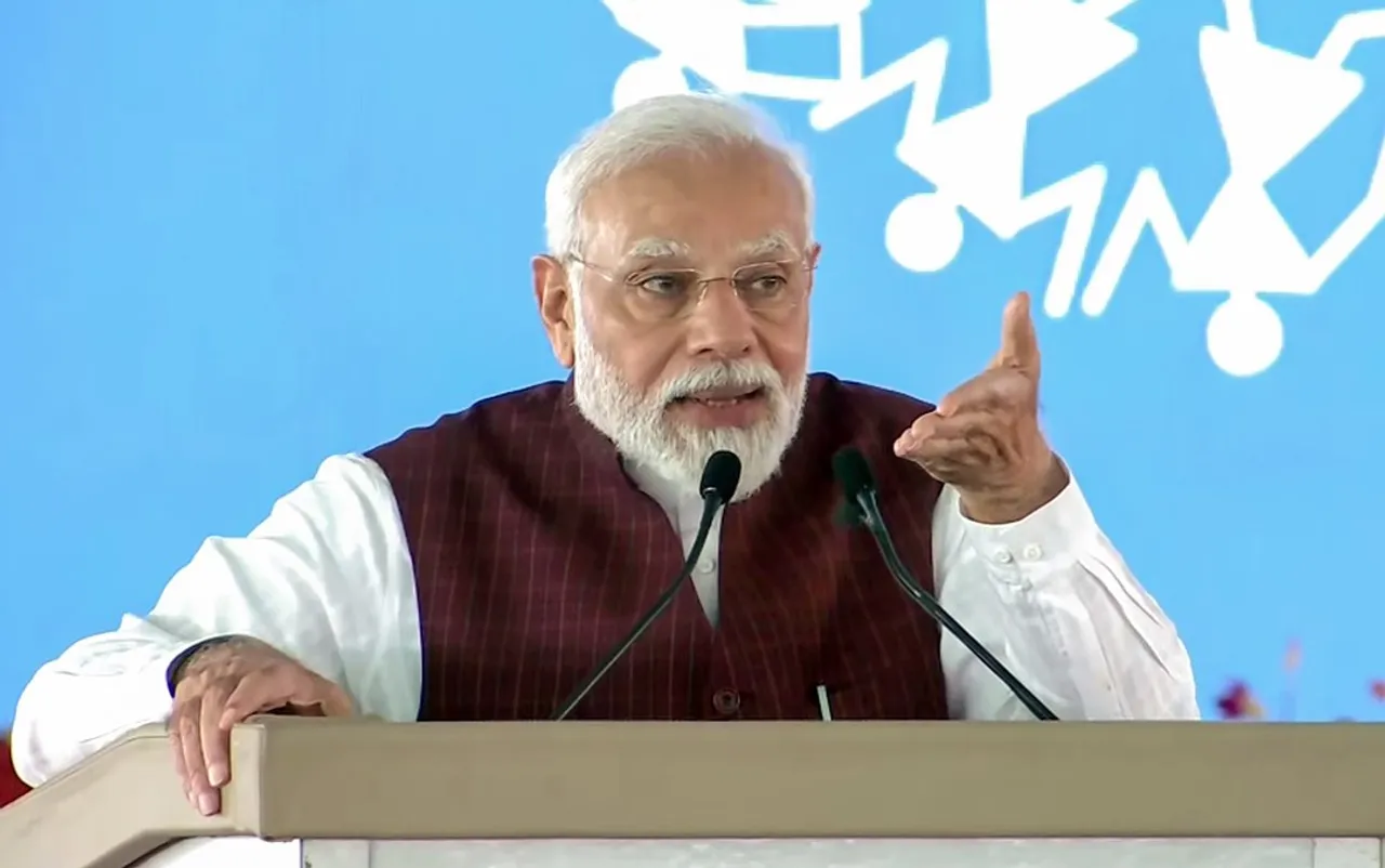 PM Modi, sanatan controversy, India Alliance, घमंडिया गठबंधन, इंडी-अलायंस, Indi-Alliance, Ghamandiya, PM Modi attacks opposition, PM Modi on Sanatan Controversy, PM Modi in Madhya Pradesh, PM Modi in Bina, सनातन विवाद पर बोले पीएम मोदी, सनातन धर्म विवाद पर पीएम मोदी, डीएमके, उदयनिधि, DMK, Udayanidhi, Tamilnadu, मध्य प्रदेश में पीएम मोदी, बीना में पीएम मोदी का कार्यक्रम