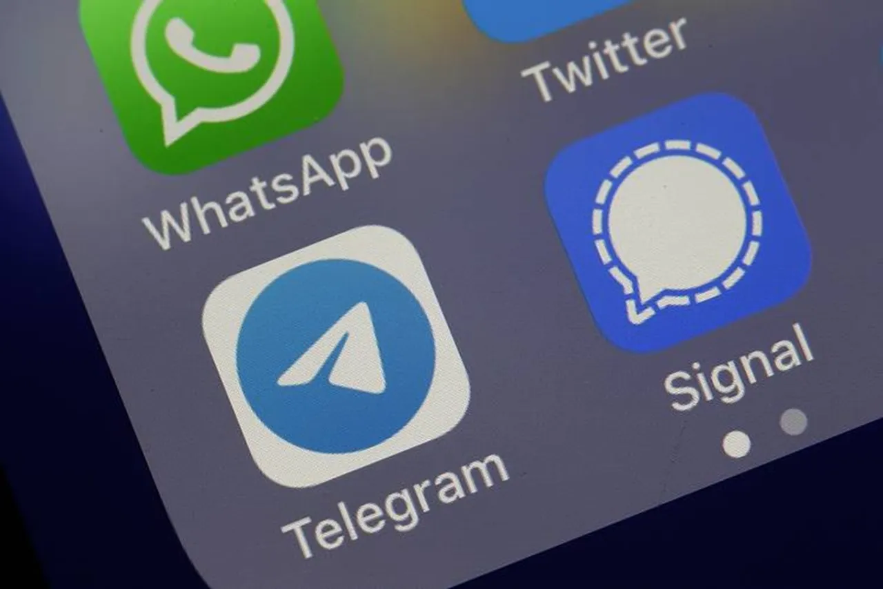 WhatsApp vs Signal vs Telegram Switching to Telegram or Signal You will miss many WhatsApp features